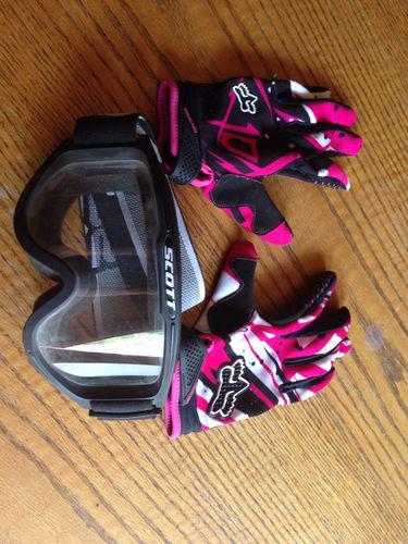 Womens dirt bike gloves and goggles