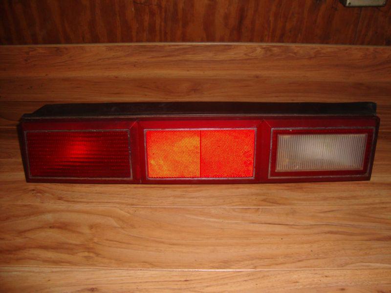 81 82 83 dodge aries drivers side tail light oem