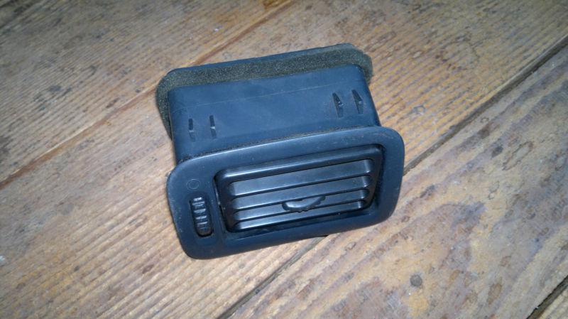 Honda civic  96-00 oem right passenger side dash ac air vent gray