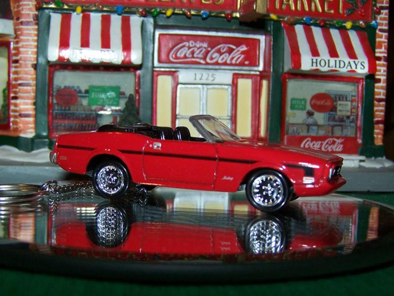 Ford mustang convertible custom key chain - red