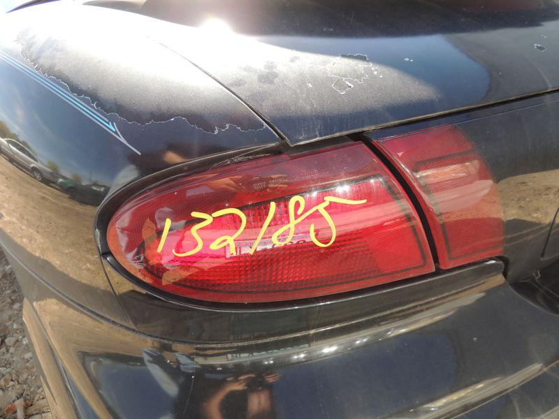 00 01 02 sunfire l. tail light 2 dr quarter panel mounted 428231