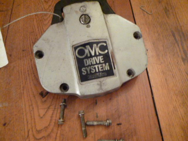 Omc stringer drive top cap cover 981098 800 400 steering gear rinker v205 1985