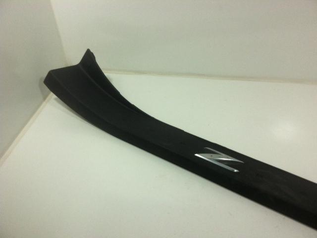 2003 2004 2005 2006 2007  nissan 350z right passenger side scuff plate 29975