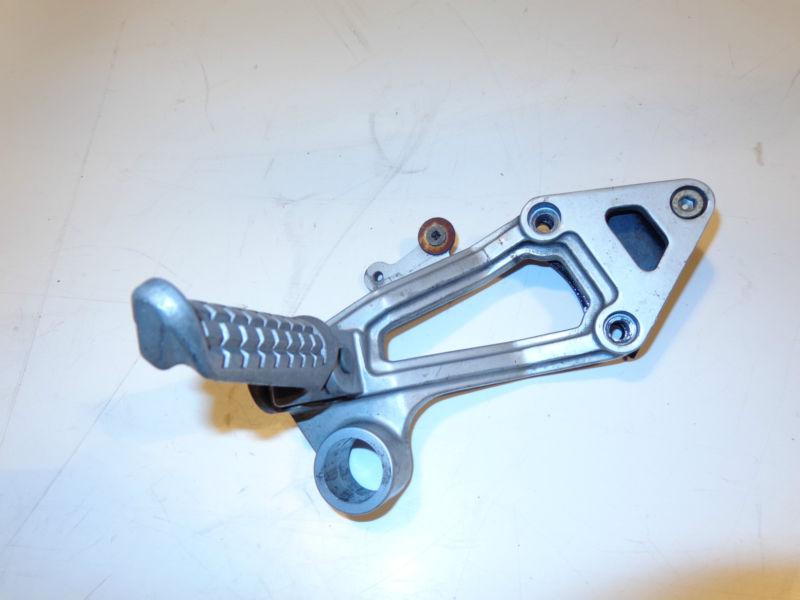 Kawasaki zx750 ninja 750r 1988 right rear foot peg and bracket 32725