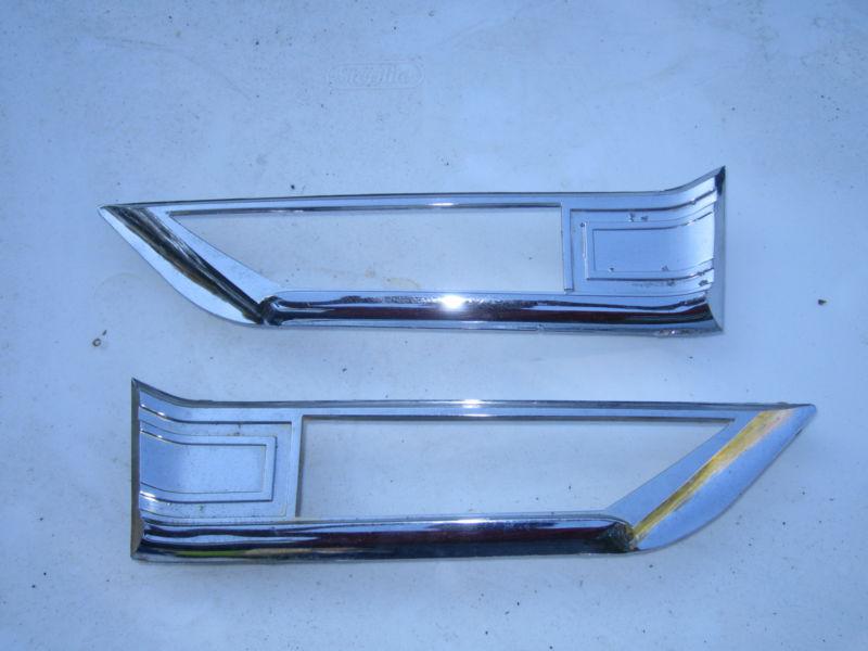 Oldsmobile   1970-71 442 front fender trim 