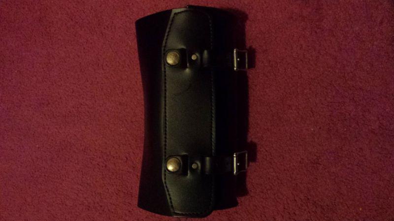 The leatherworks extra wide round tool bag part# 95w black