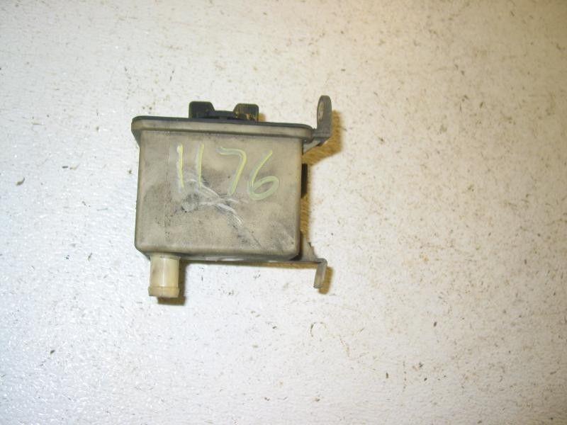 00 98 99 dodge caravan  voyager power steering reservoir