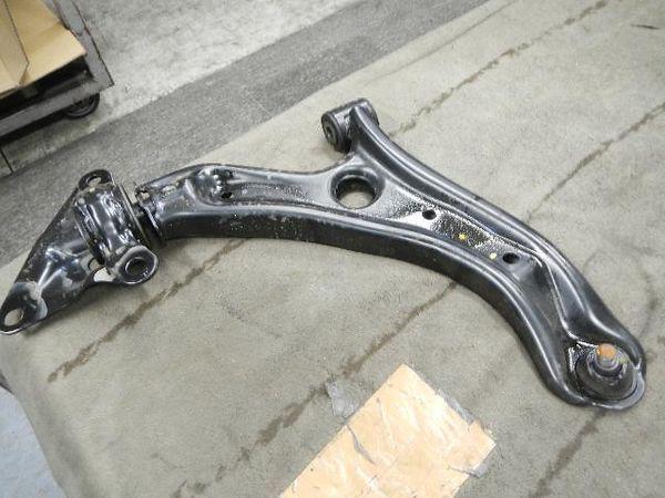 Honda fit 2010 front right lower arm [0351720]