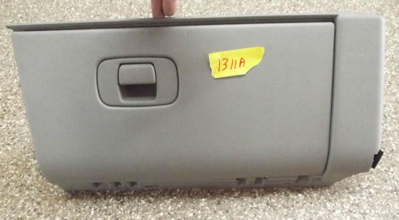 04 05  - chevy malibu  - glove box - gray