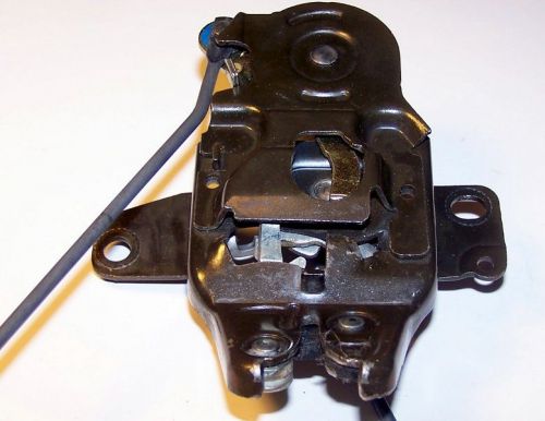 2000-2004 toyota avalon trunk latch lock w/connecting rods