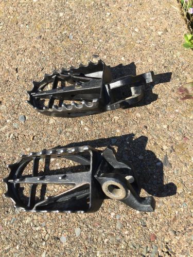 2014 kfx 250 f footpegs