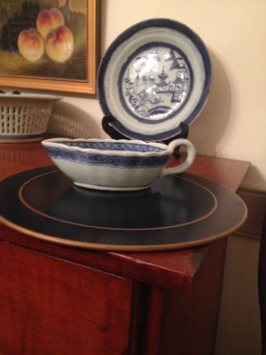 Chnese export p0rcelain blue and white scalloped  sauce boat   7&#034; x  4&#034;   c 18oo