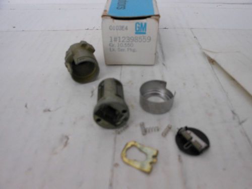 Genuine gm part #12398559-- door lock cylinder