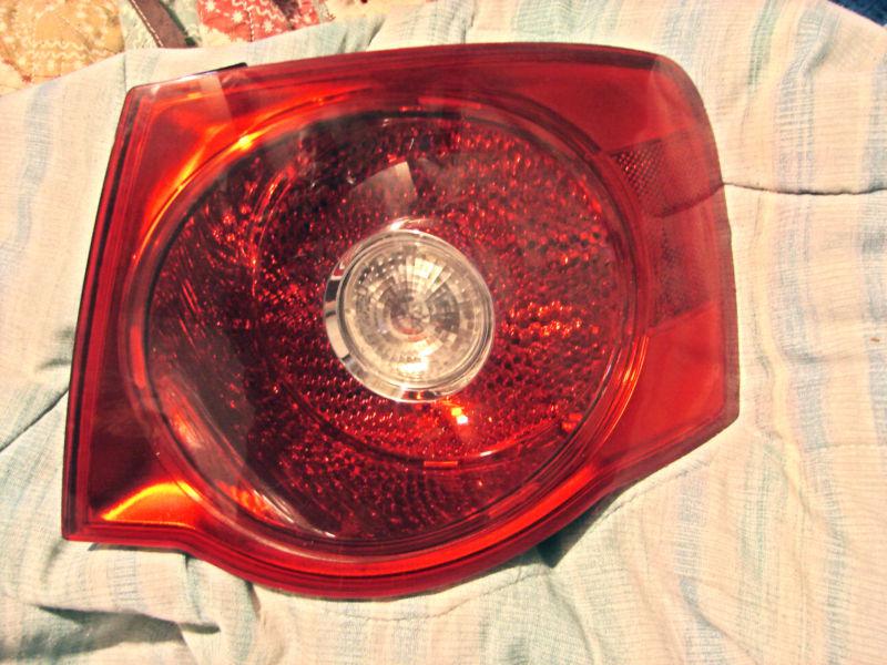 2005 06 07 jetta tail light sedan corner qtr mounted rh