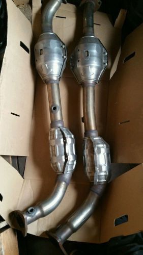 Lexus lx570 catalytic converters oem selling a pair