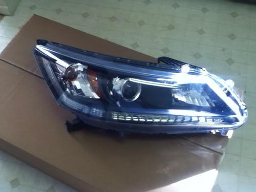 Used genuine oem passenger side headlight for 2013 honda accord sedan models