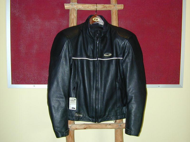 Axo racing womens medium black leather motorcycle jacket  exceptional