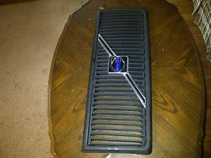 Volvo 240 grille black