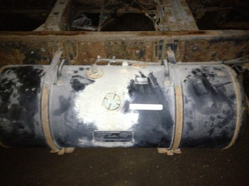 95-04 isuzu npr fuel tank