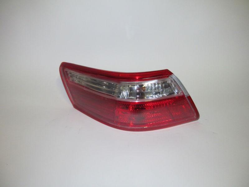 07 08 09 toyota camry oem left tail light nice!