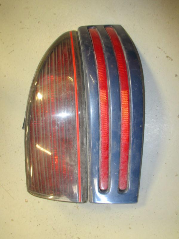 Right taillight dodge intrepid, 1993 1994 1995 red line