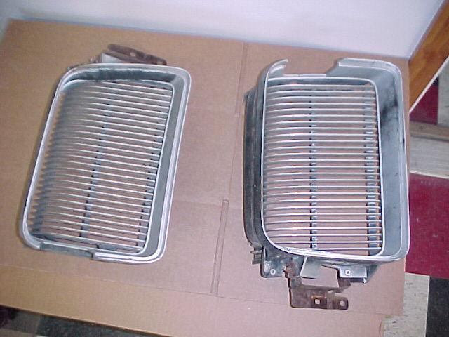 Parting 69/70 pontiac grand prix l&r front grills