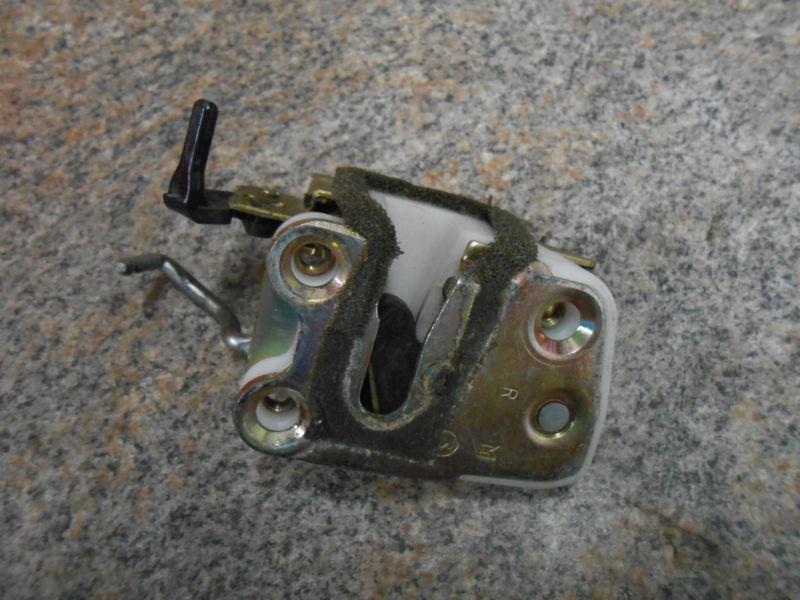 1994-1997 isuzu rodeo passport right rear door latch lock  e-129