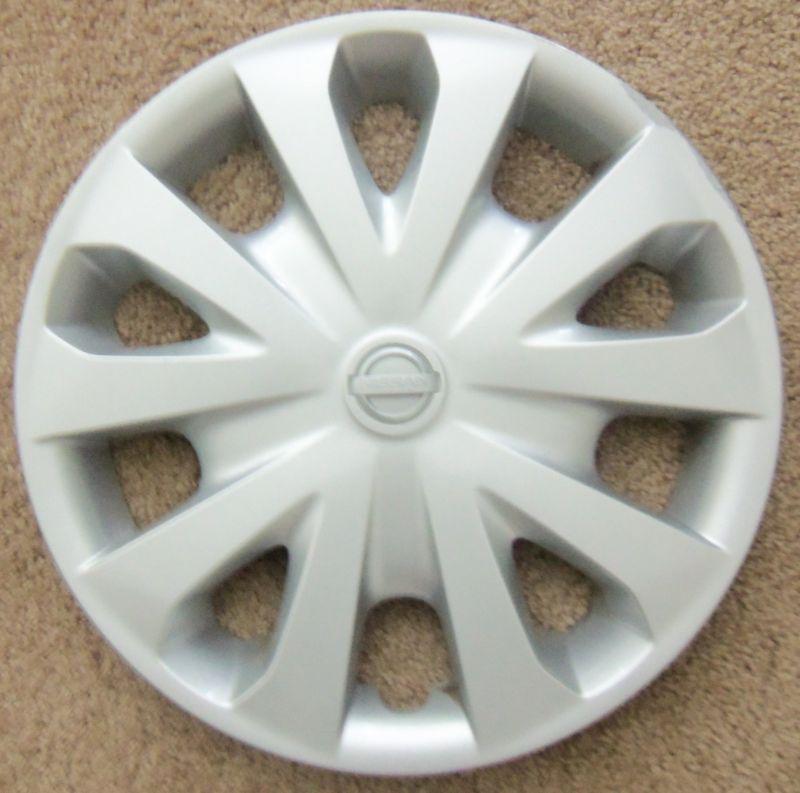 Nissan versa oem wheel cover very good used condition free shipping in usa