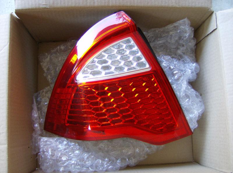 2011 to 2012 ford fusion tail light