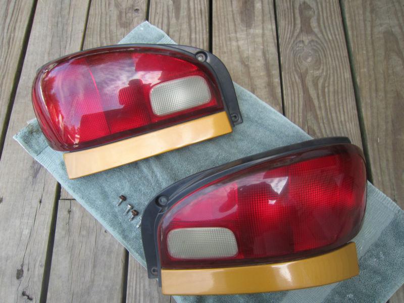 '95 - '01 geo/chevrolet metro tail light assemblies