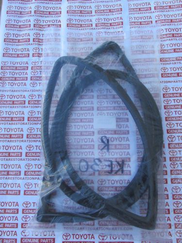 Toyota corolla weatherstrip rear windshield seal rubber ke30 te31 ke55 sedan 2,4