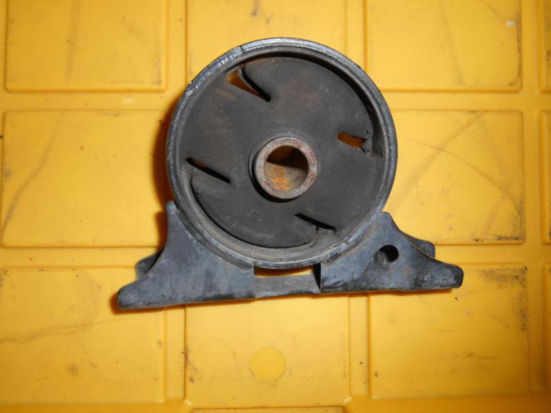 Mr589154 04-07 mitsubishi galant 4cyl front engine motor mount #d-11