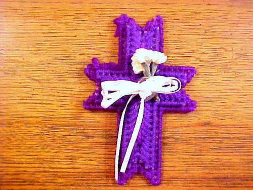 Double deep violet crosses with 3 white roses (magnet on back) cr-43