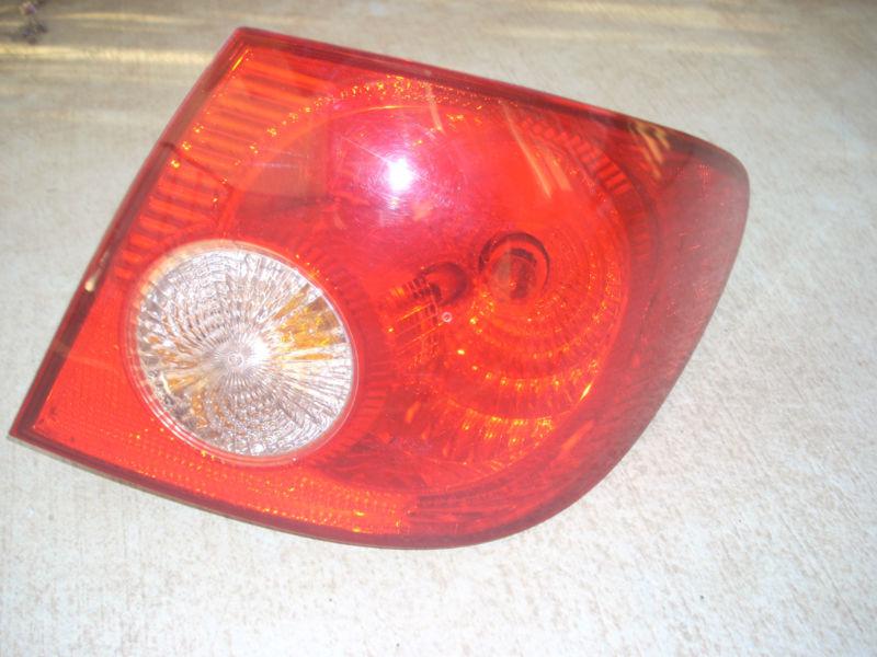 2003-2008 toyota corolla ce/le right tail light