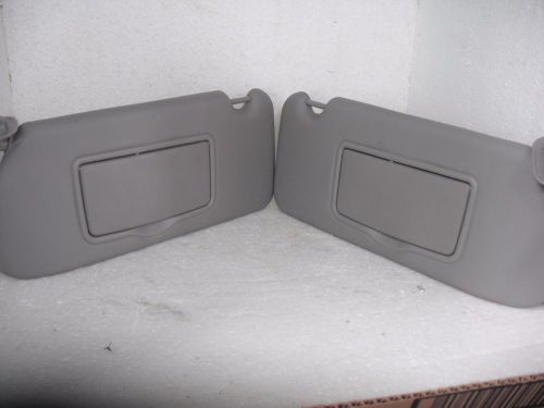 03 07 cadillac cts sun visors  pair grey lighted oem sun visor exc condition !