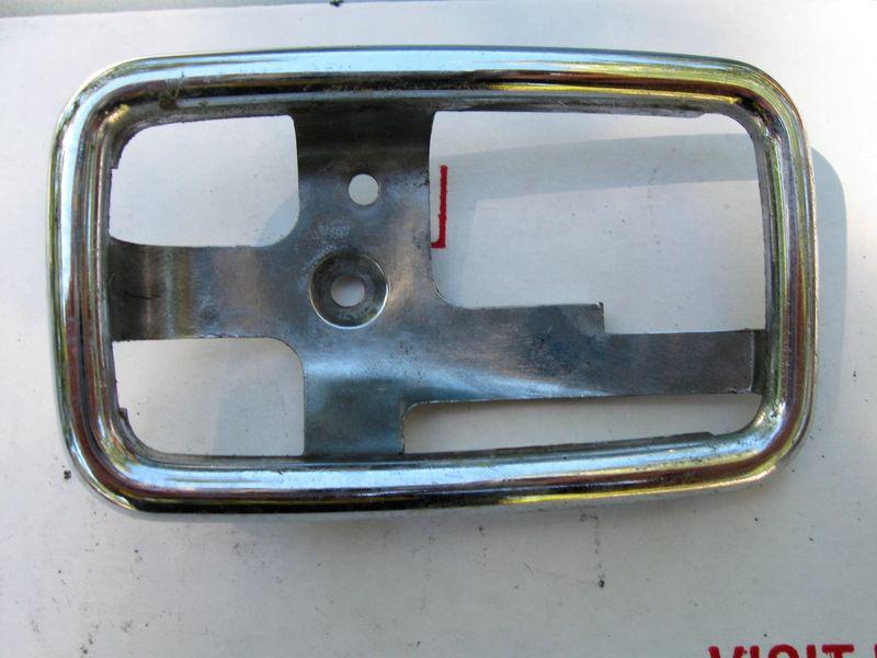 Mercedes benz w123 door handle surround piece chrome 1087660511 240d 300d 
