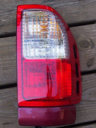 Isuzu rodeo rh tail light 00 01 02 03 04 2000 2001 2002 2003 2004 oem