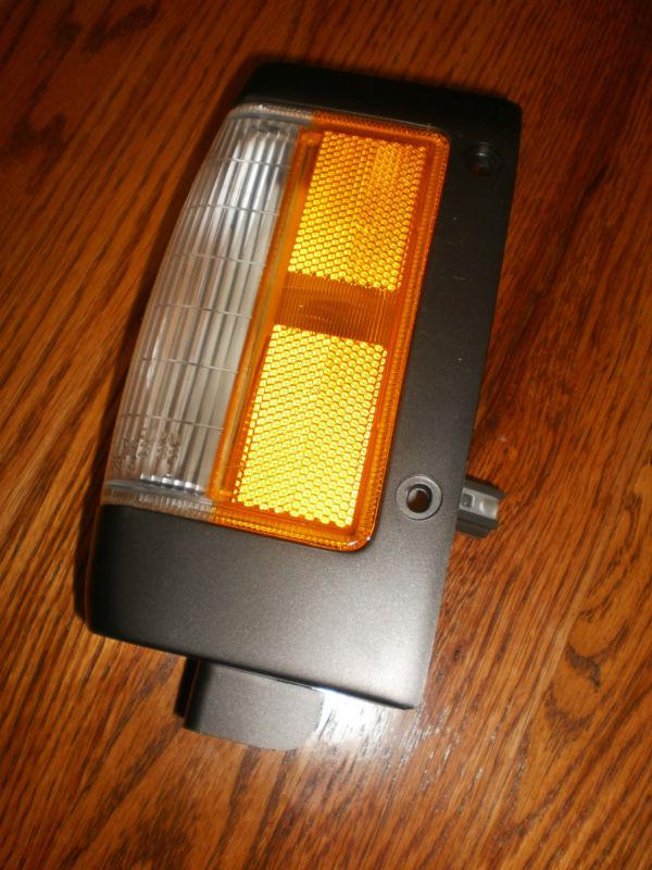 Nib oem nissan pickup b6115-57g00 90-97 black left signal light