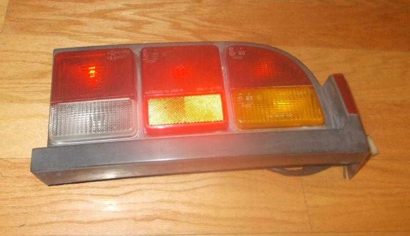 Alfa romeo spider passenger tail light unit, 1983 - 1990 complete,  xl condition