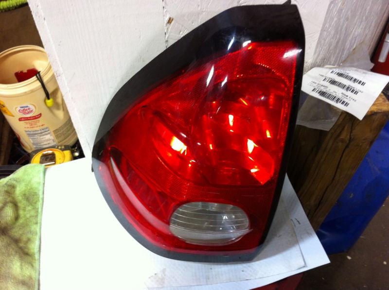 2001-2005 pontiac aztek right / driver- side tail light 