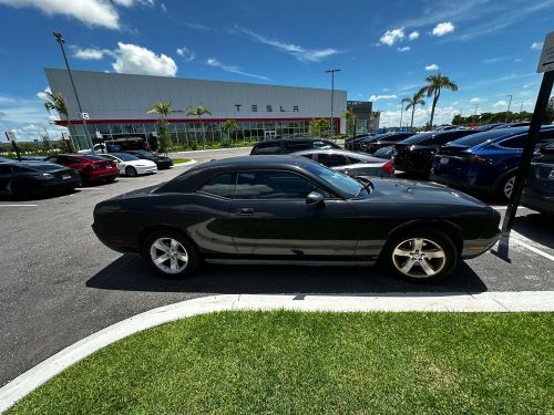 09 dodge challenger se black + leather | 1 owner | well maintained | good cond.