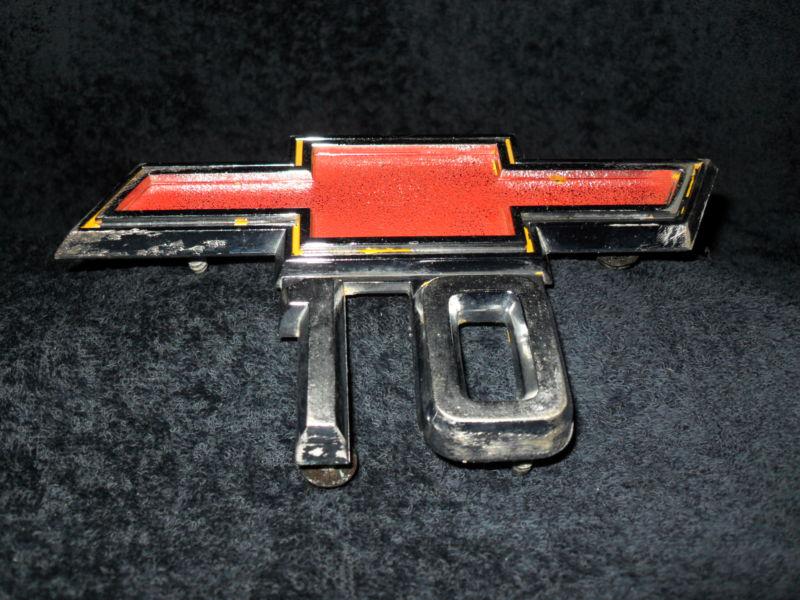 P3893751 c10 chevrolet classic truck emblem