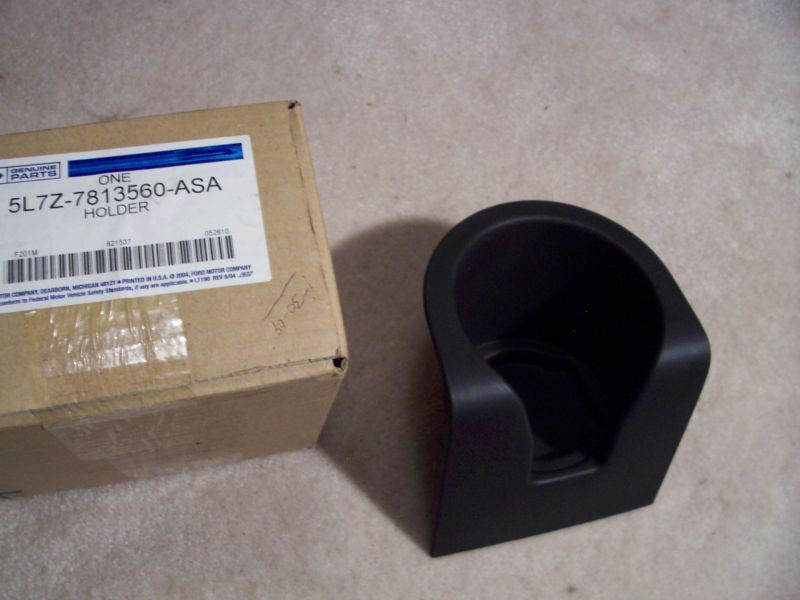 05 06 07 08 lincoln navigator cup holder , rear quarter panel *new* black 