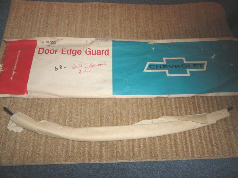 68-69 chevy corvair 2dr. nos door edge guards 987252  rare