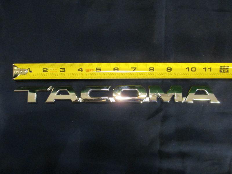 Toyota tacoma chrome emblem