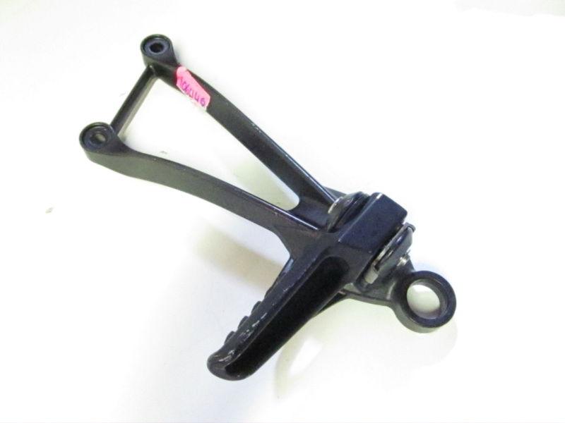 Kawasaki zx-6r zx 600 ninja 600 2009-2012 right rear foot peg w bracket 106448