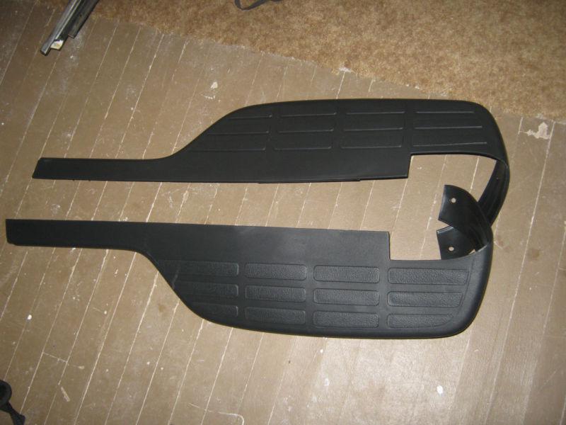 99-07 gm oe silverado, esclade. avalanche, tahoe, c3500 rear bumper step pads