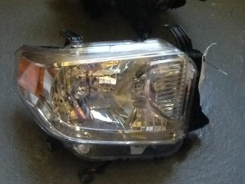 Toyota tundra headlight oem 14