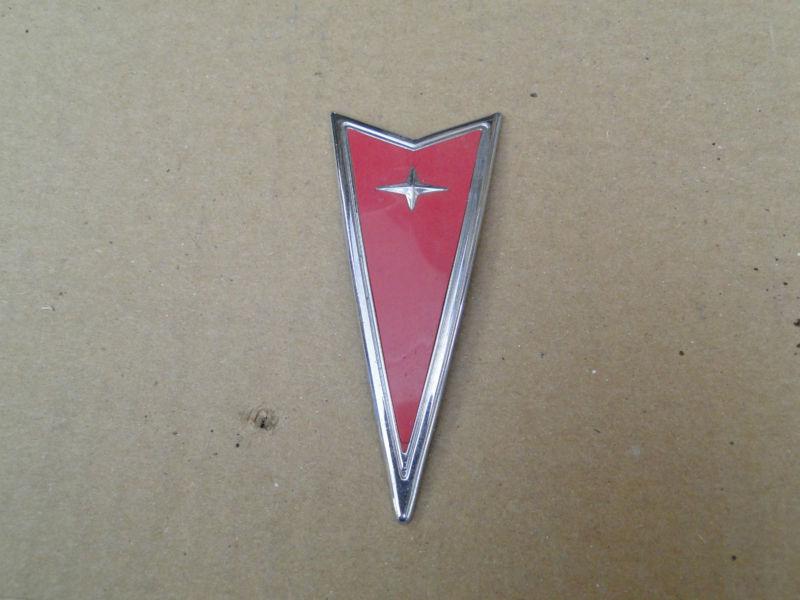 Pontiac montana?   658030 front bumper grille emblem 