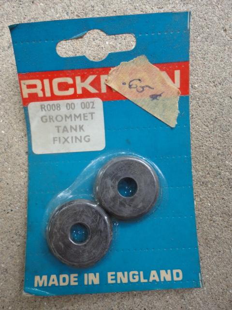 Nos rickman montesa 250 mx zundapp 125 gas tank grommet fixing part# r008 00 002